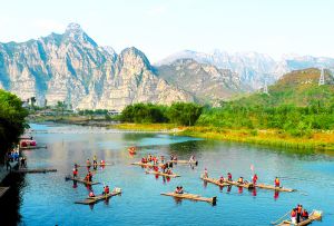 短線游成市民夏日周末休閑首選，野三坡成熱門目的地